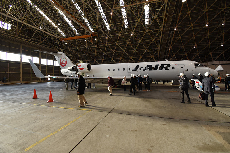 CRJ200型機の全景