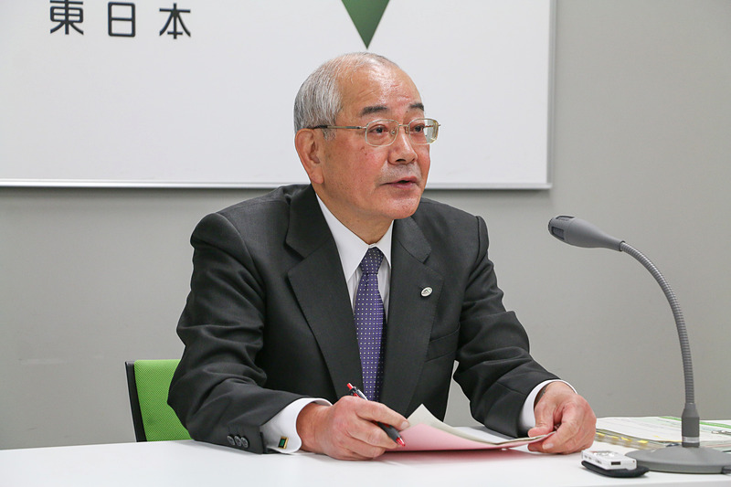 定例会見で説明する東日本高速道路株式会社 代表取締役社長の廣瀨博氏