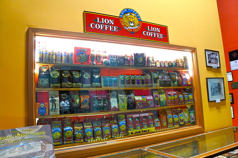 歴代のパッケージやシーズナルパッケージがずらりと並んだミュージアムエリア