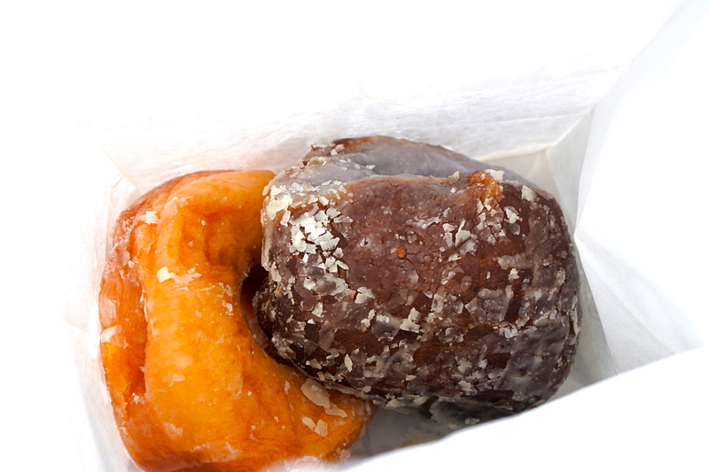 「Poi Glaze」と「Donuts」の2個をおやつに購入