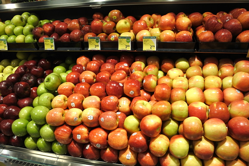 生鮮食品からフルーツ、デリまで豊富なラインアップとなっている