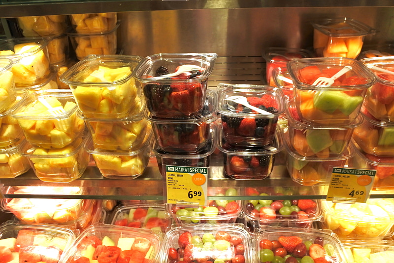 「LOCAL,BERRY BOWL 10oz」には新鮮なベリーがたっぷり。値札部分の“LOCAL”が地元産の目印