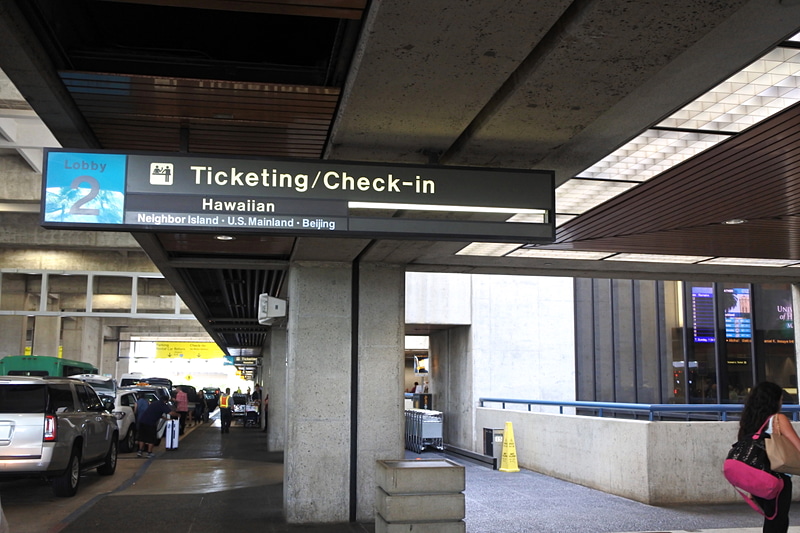 国内線ターミナルのLobby2で下車