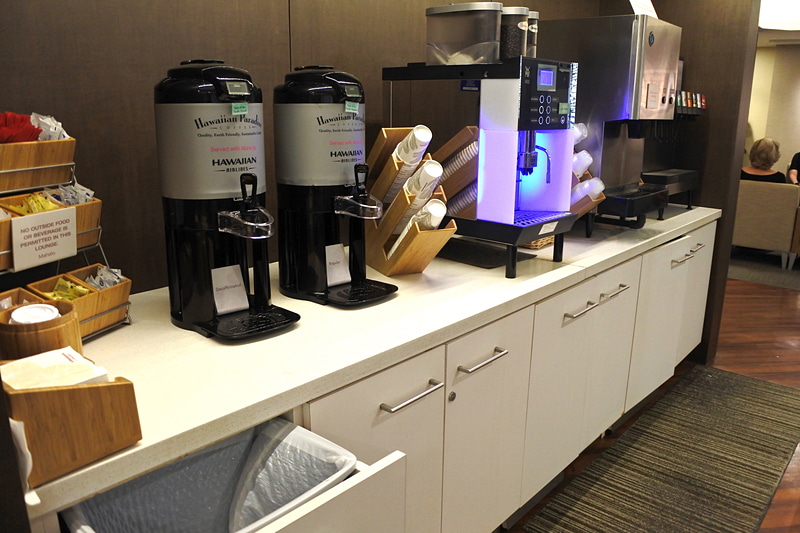 ホットコーヒーや紅茶、レモネードなどのドリンクも豊富