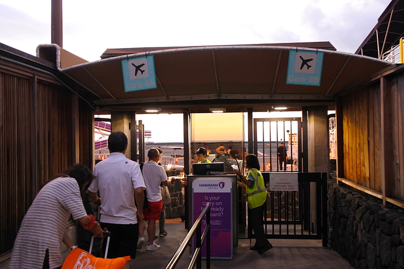 出発はターミナル2の8番搭乗口から