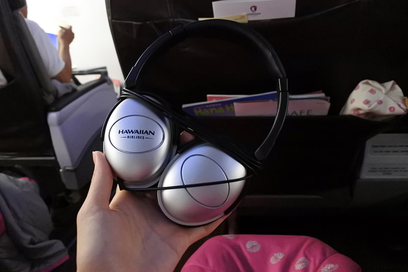 ハワイアン航空のロゴ入りヘッドホンも配布