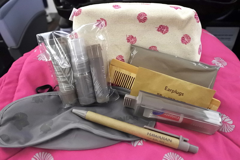 ハワイのデザイナーであるシグ・ゼーンとのコラボポーチ入りのアメニティキット