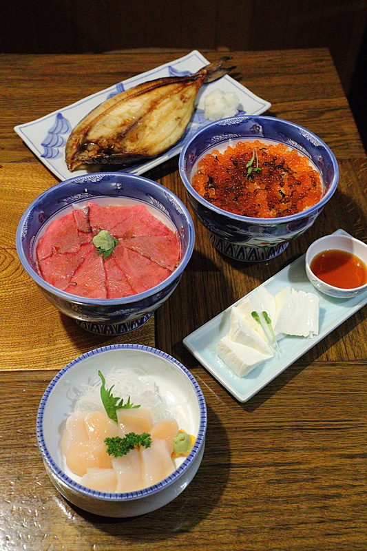 大ぶりの開きほっけやホタテの刺身などを堪能
