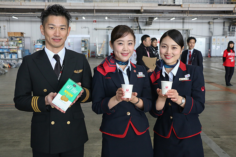 JALの機内でのドリンクサービスでおなじみ「スカイタイム」が参加者に振る舞われた