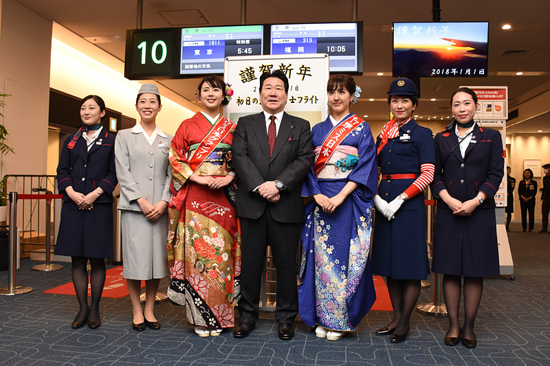 植木氏、高田さん、宮西さんを囲んで
