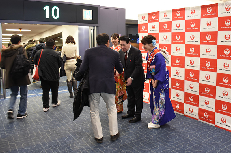 搭乗時も植木氏、高田さん、宮西さんが一人一人に挨拶した