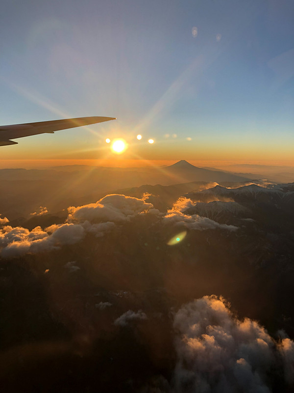 太陽が少し昇ったくらいのほうが空もきれい