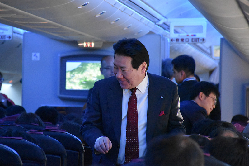 植木氏が後方まで席をまわって参加者に声をかけた