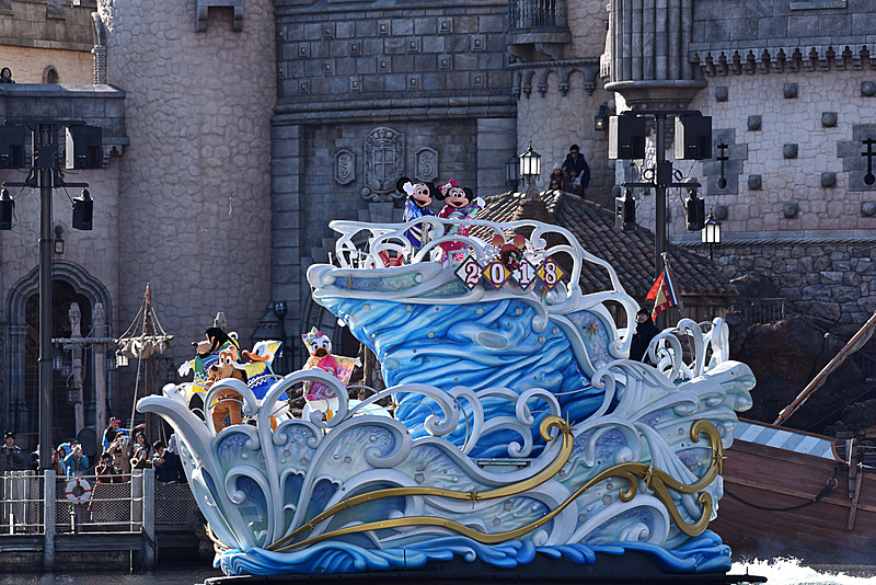 ハーバーの各エリアに集まったゲストに丁寧にご挨拶