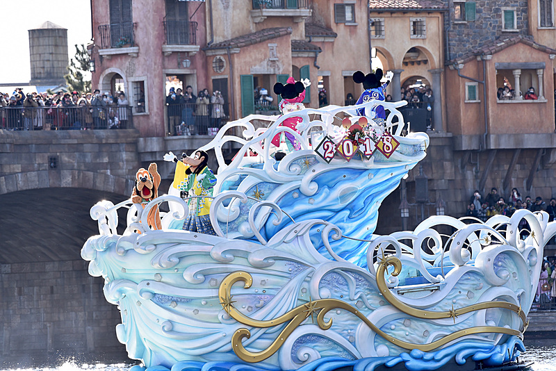 今年主役のプルートたちも仲良くゲストの声援に応えていた