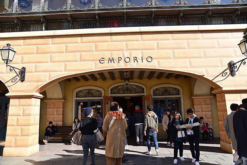 ニューイヤーグッズが揃う「エンポーリオ」