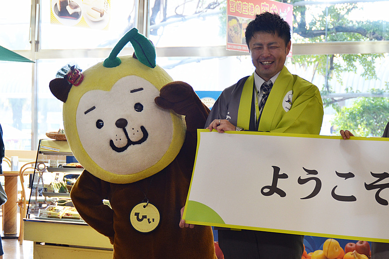 宮崎県のシンボルキャラクター「みやざき犬」。戌年ということで、ひぃくん、むぅちゃん、かぁくんは元旦から大忙し