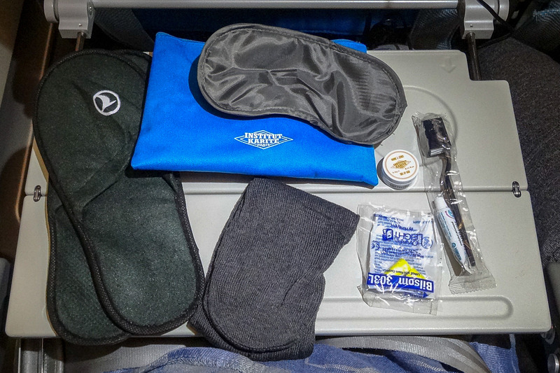 エコノミークラスでもアメニティキットが提供される。往路で提供されたインスティチュート カリテ（INSTITUT KARITE）とコラボしたもの