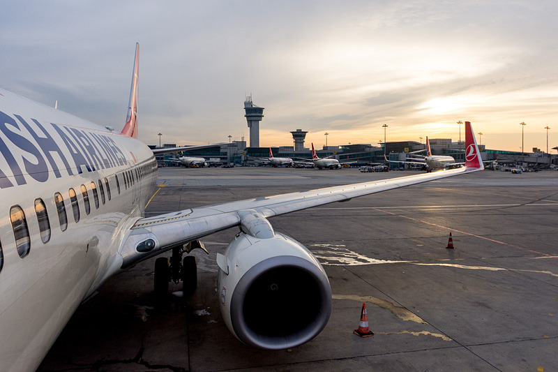 イスタンブールからベオグラードへ向かうTK1081便に搭乗。全席にシートモニターを備えていた。機内食も提供される