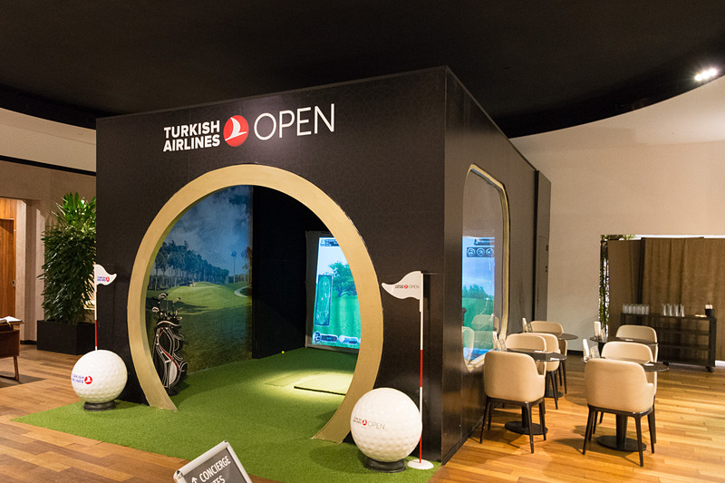 約1000人を収容可能な広大なラウンジ「CIPラウンジ」。食事やドリンクのラインアップも豊富で、ゲームなどもある。無料Wi-Fiインターネットサービスもあり、さまざまなスタイルで待ち時間を過ごせる