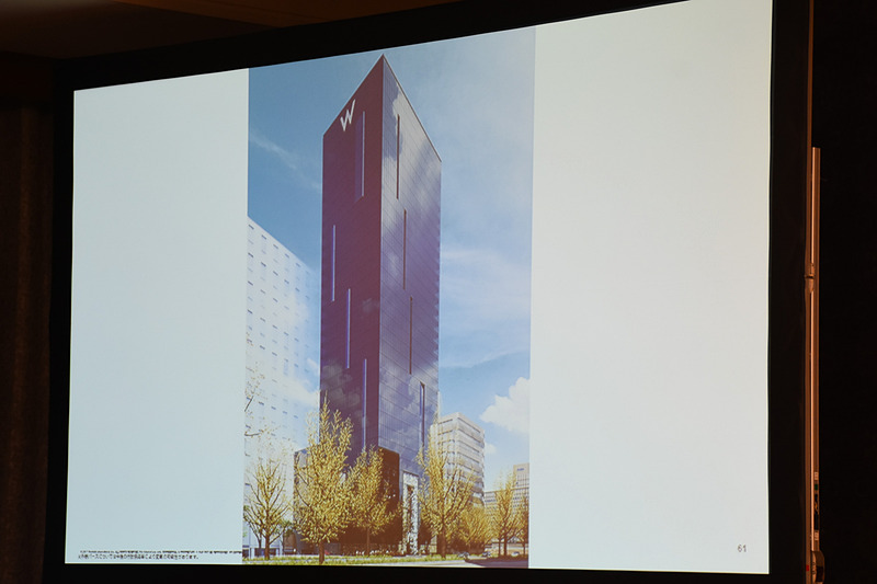 漆黒の建物に入るスリットのような箇所は安藤氏の提案によるもの