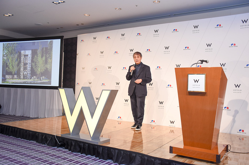 エントランスには20mのパブリックアートを施す