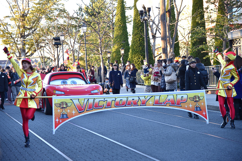 映画「カーズ」シリーズの主役・ライトニング・マックィーンがニューヨークエリアをドライブ。声援を送るだけではなく参加することもできる