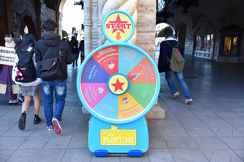 手前のルーレットで今日最初に向かう場所ややることを決定！