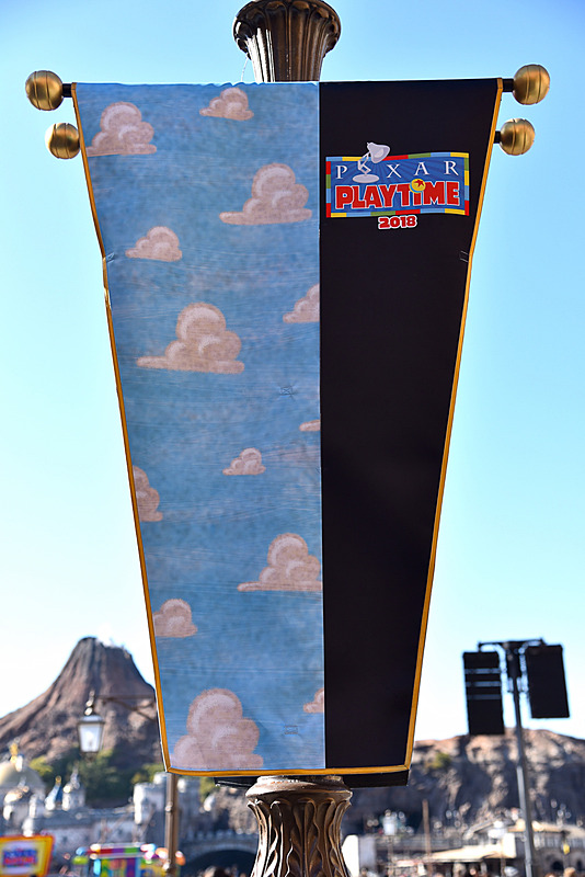 「トイ・ストーリー」シリーズのバナーはアンディの部屋の壁紙柄がモチーフ