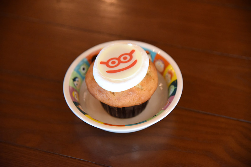 映画を見たら、さらに手に取りたくなる「ランドール・ボッグスのカップケーキ、スーベニアプレート付き」（750円）