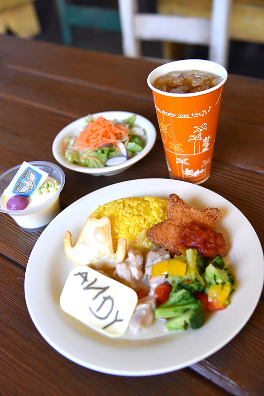 アンディのオモチャ箱＆ウッディとバズ・ライトイヤーのコンビを表現した「トイ・ストーリー・セット」（1580円）