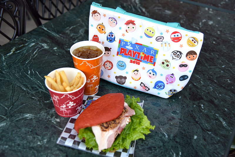 「スペシャルセット」（1150円）にプラス870円で「スーベニアランチケース」もプラス