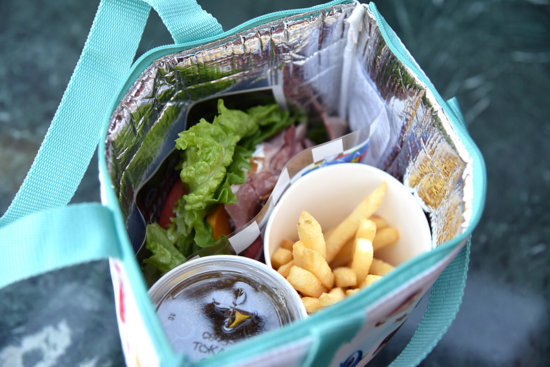 保冷タイプで、セットがぴったり入るサイズ感