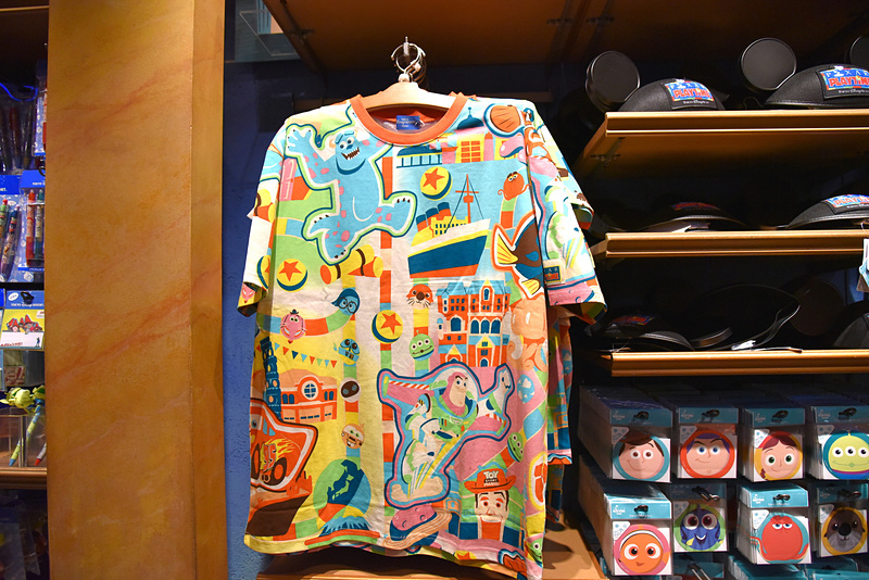 「Tシャツ」（1900～2900円 ※サイズにより価格が異なる）はお気に入りの柄の出方を探すのも楽しい