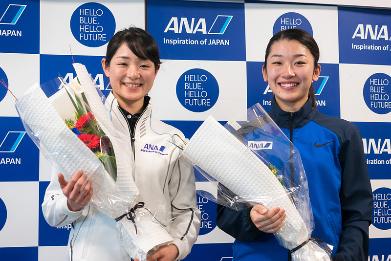 ショートトラック・スケート女子代表の菊池悠希選手（左）と、アイスホッケー女子代表の床亜矢可選手