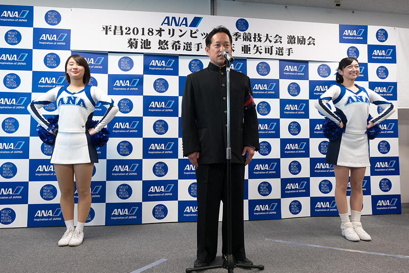 ANAの人材戦略室や同期入社が応援団を務め、集まった社員みんなでエールを送った