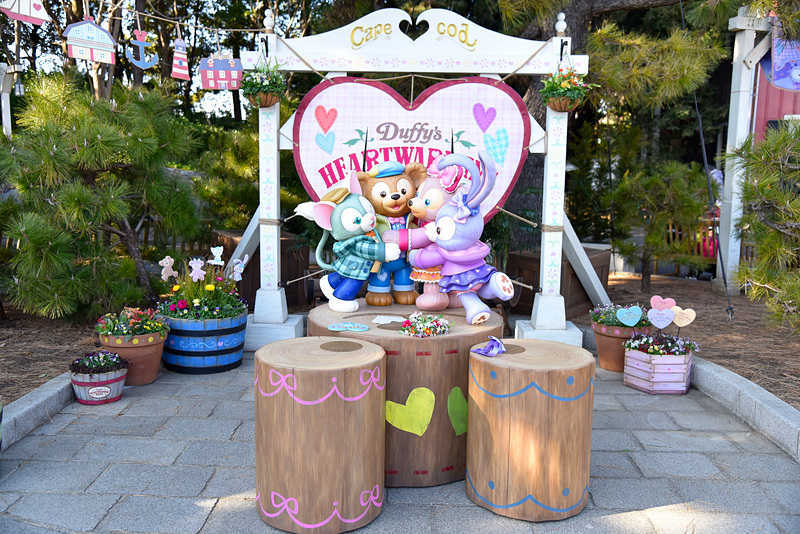 ハグする4人をギュッと自分も抱きしめながら写真が撮れるフォトロケーション