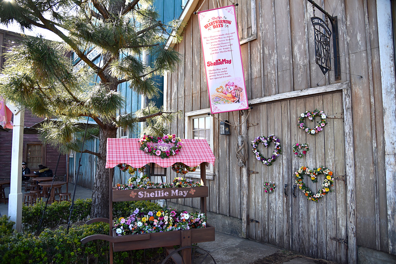 シェリーメイの花で作られたハート形のリースはかわいくワゴンやウォールにデコレーション