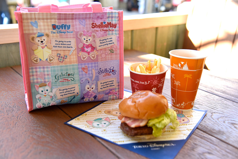 「スペシャルセット」（990円）にプラス960円で「スーベニアランチケース」が付けられる