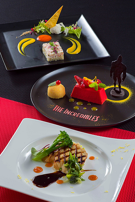 Mr.インクレディブルをイメージしたベッラヴィスタ・ラウンジの「“ピクサー・プレイタイム”ランチコース」（4940円）（提供：オリエンタルランド）