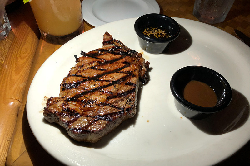 記者が頼んだ「Rib Eye（リブアイ）」。12オンスで40ドル（約4440円）。12オンスは300gくらい。少し冷めても柔らかくて大満足！