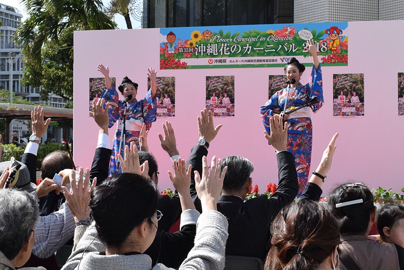 式のオープニングを飾ったゆいゆいシスターズのライブ