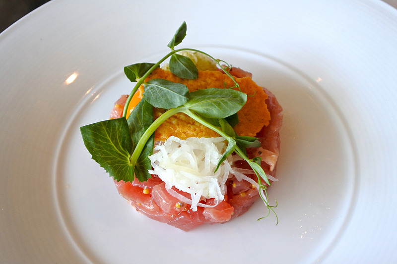 ポケ感覚でさっぱりと味わえる「tuna tartar」