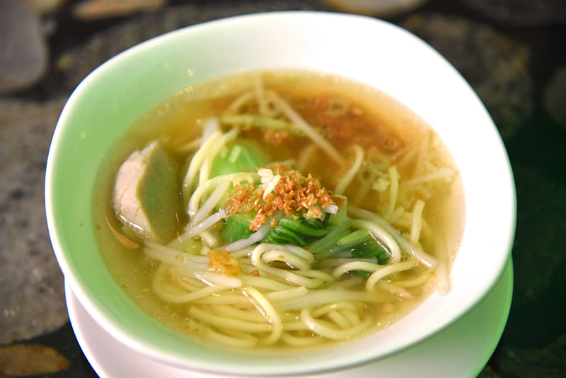 台湾小吃の定番・担仔油麺を朝からいただきま～す！