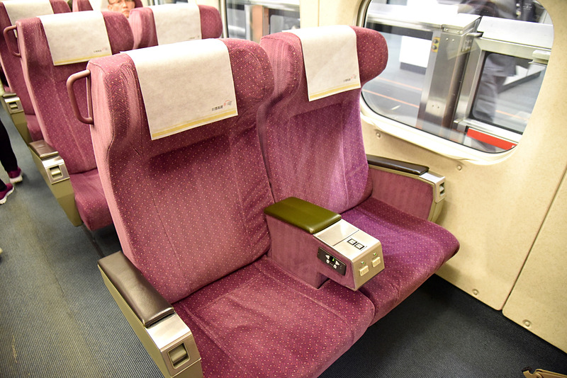 ビジネスクラスの車内は日本でも見慣れた雰囲気で落ち着きます