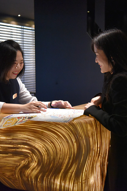 <a href="https://www.booking.com/index.ja.html?1459886" class="n" target="_blank">ブッキング・ドットコムのアプリ</a>をホテル検索や予約で使うだけなんてもったいない！　世界各国の観光・グルメ・アクティビティ情報や、マップ機能も便利ですよ