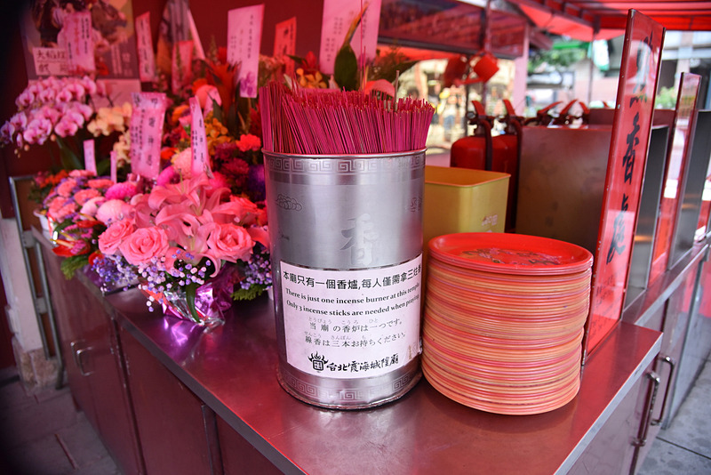 無料のお線香も用意されていますので、こちらを利用することもできますよ