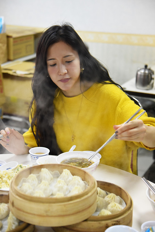 湯気が立ち上る出来立ての点心、いただきまーす！