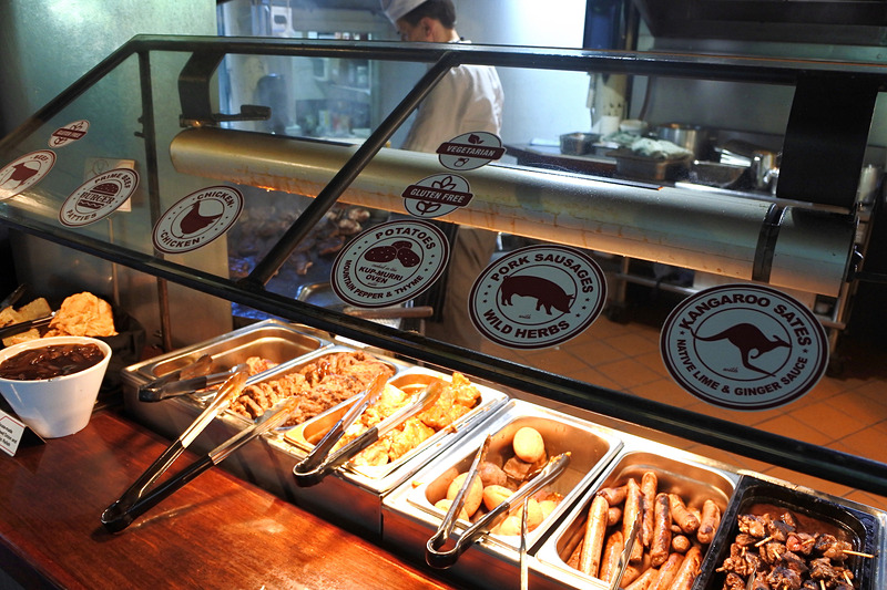 グリルのエリアにはカンガルーからビーフにチキンまでお肉がたっぷり