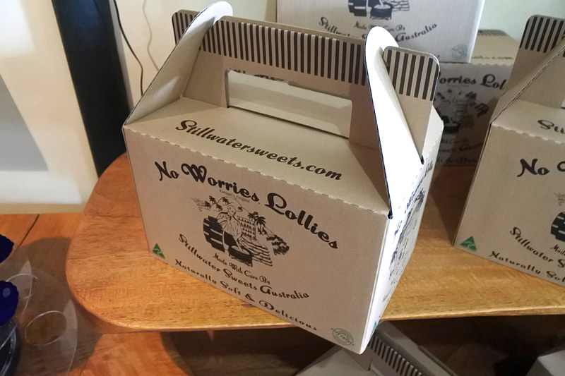 ボックスも手提げタイプでキュート